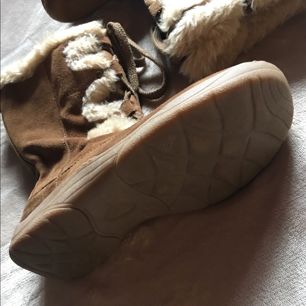 Woman’s Boots - Picture 3 of 6